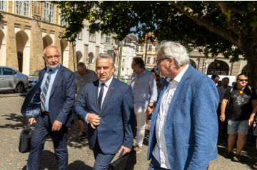 V úterý 25. 6. 2024 jsme se zúčastnili mimořádného jednání Předsednictva RHSD (tripartity) rozšířeného o zástupce vládní pětikoalice. Projednávaly se mimo jiné platy ve veřejné správě.